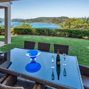 Holiday home La Bella Waters 1 Wide Reaching Ocean Views And Buggy, Hamilton Island